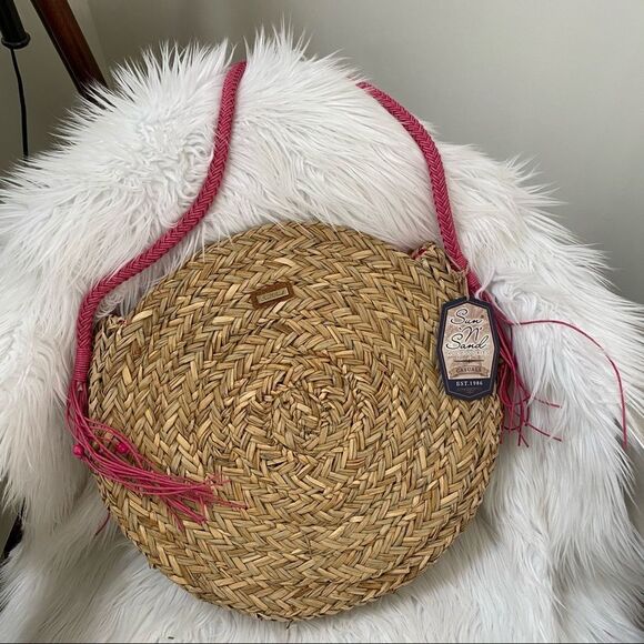 NEW Sun N’ Sand round straw bag with pink strap - Picture 2 of 10